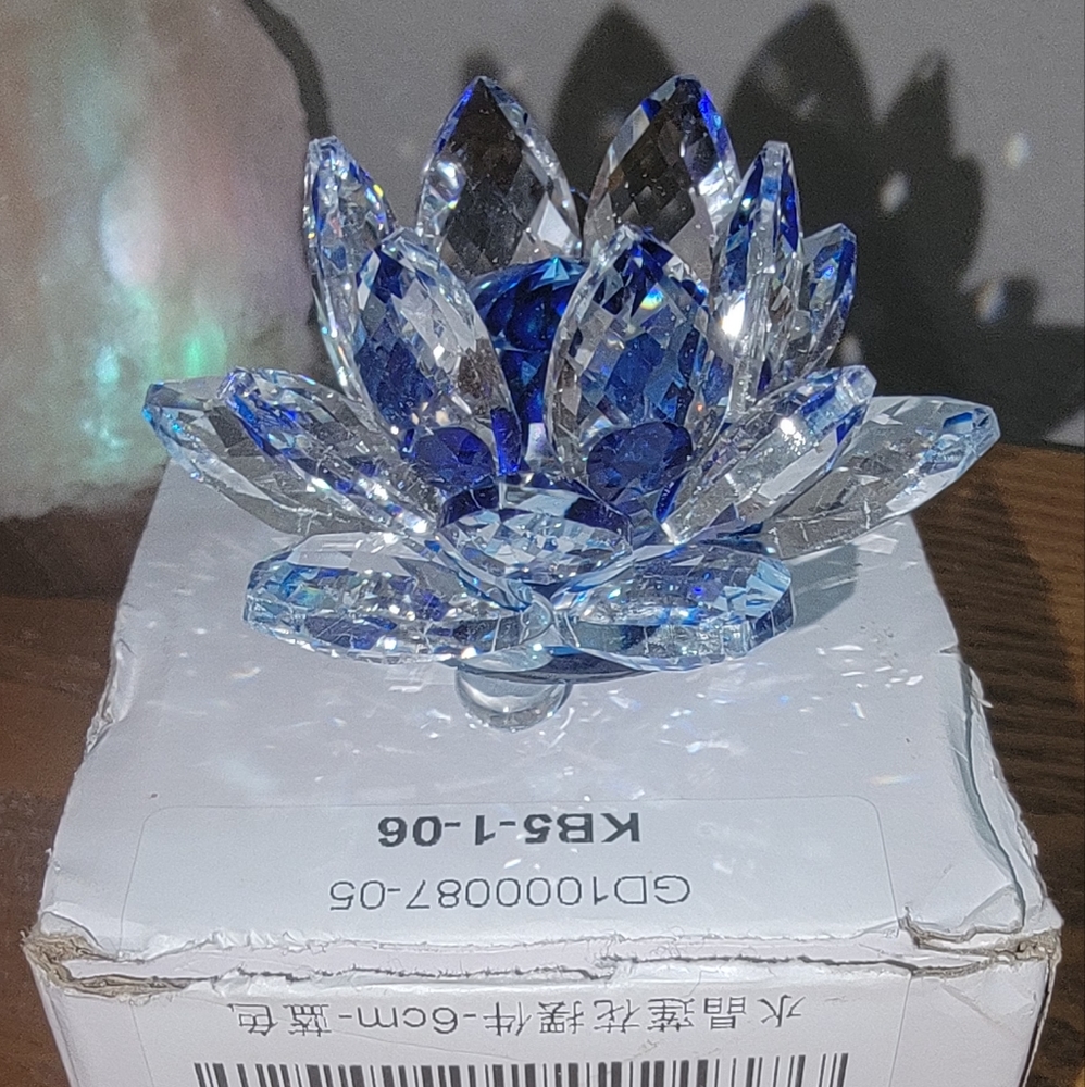 Blue Crystal Flower - Picture 3 of 4